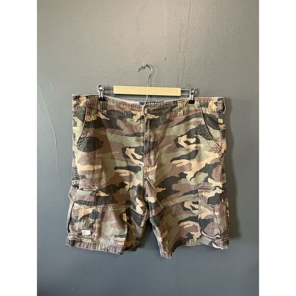 Levis Mens Green Camo Cargo Shorts Size 42 - Picture 1 of 4